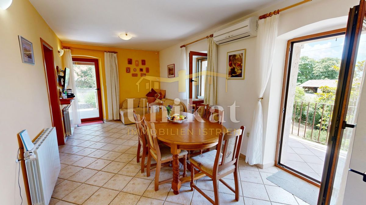 Casa in pietra ristrutturata con piscina